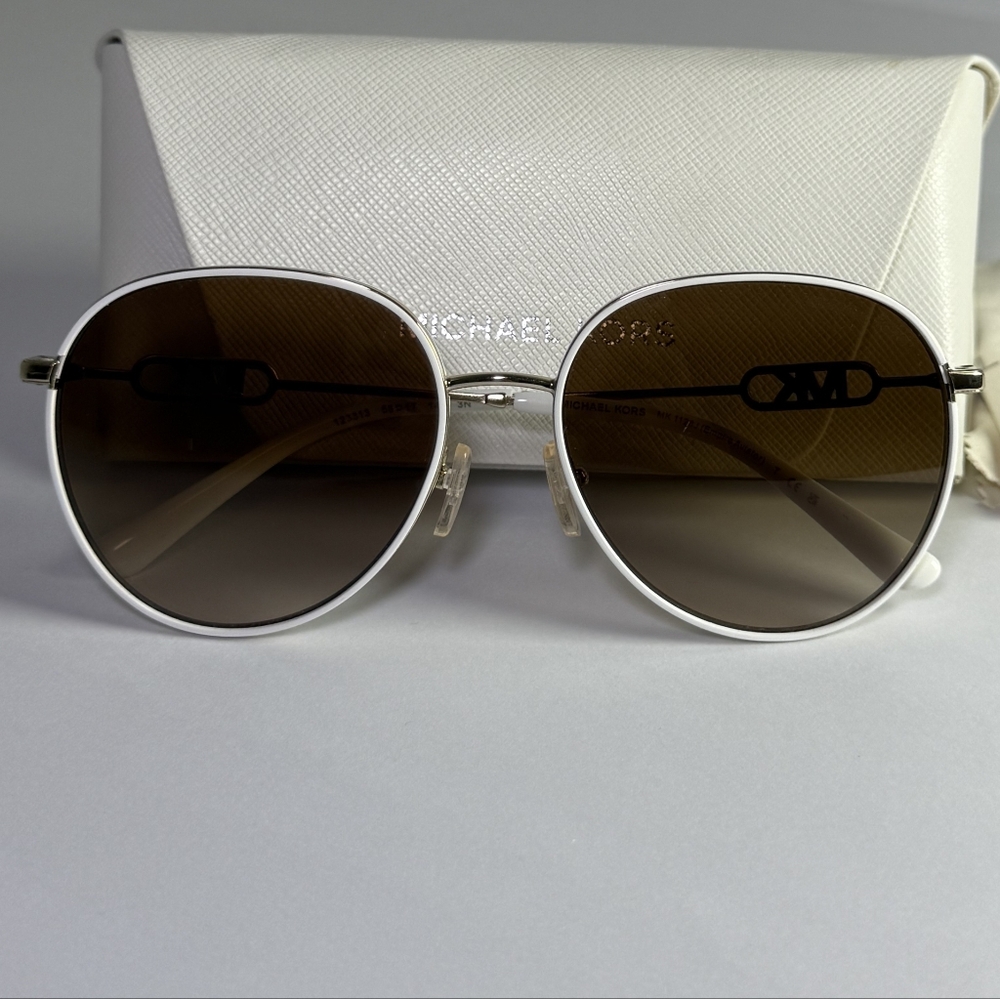 Chic Brown Gradient Sunglasses - image 6